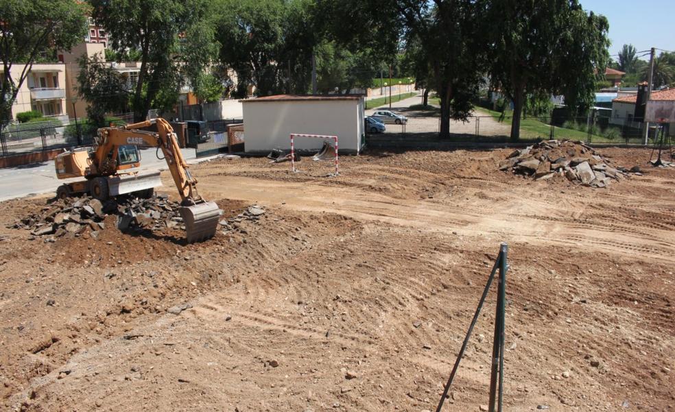 Comienza la reforma del patio del colegio Delgado Calvete de Arnedo