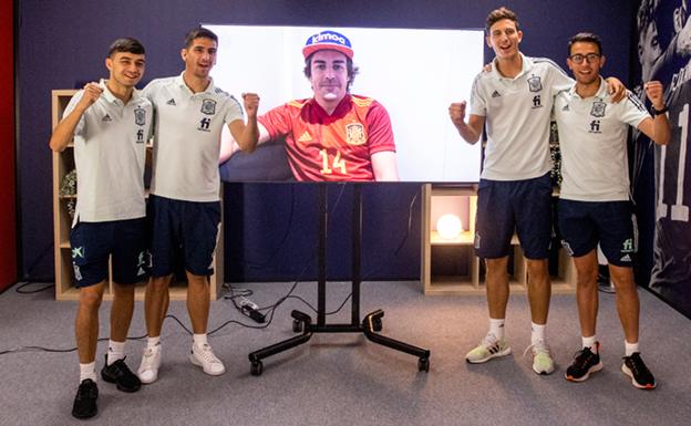 Fernando Alonso reta a Pau Torres, Gerard Moreno, Pedri y Eric García