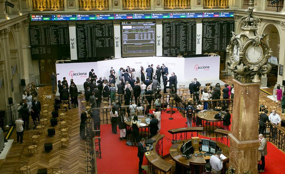 El Ibex pierde un 2% en la semana pero aguanta los 8.900 puntos