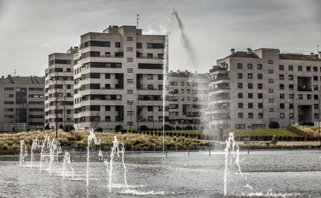 Una cosa es mojarse los pies y otra extender la toalla