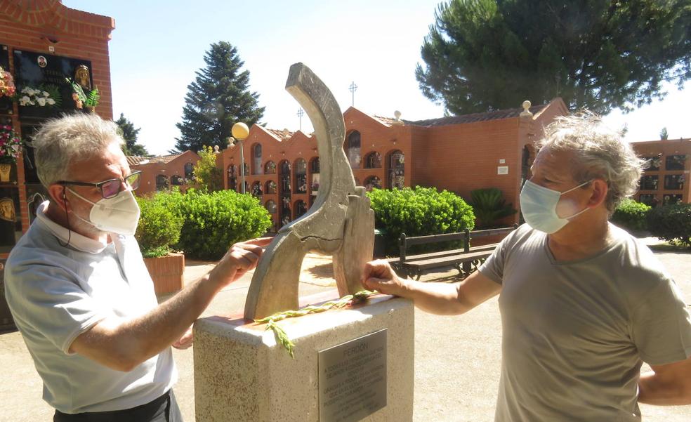 Un acto vandálico desgarra la escultura homenaje a los fallecidos del COVID-19 en Alfaro