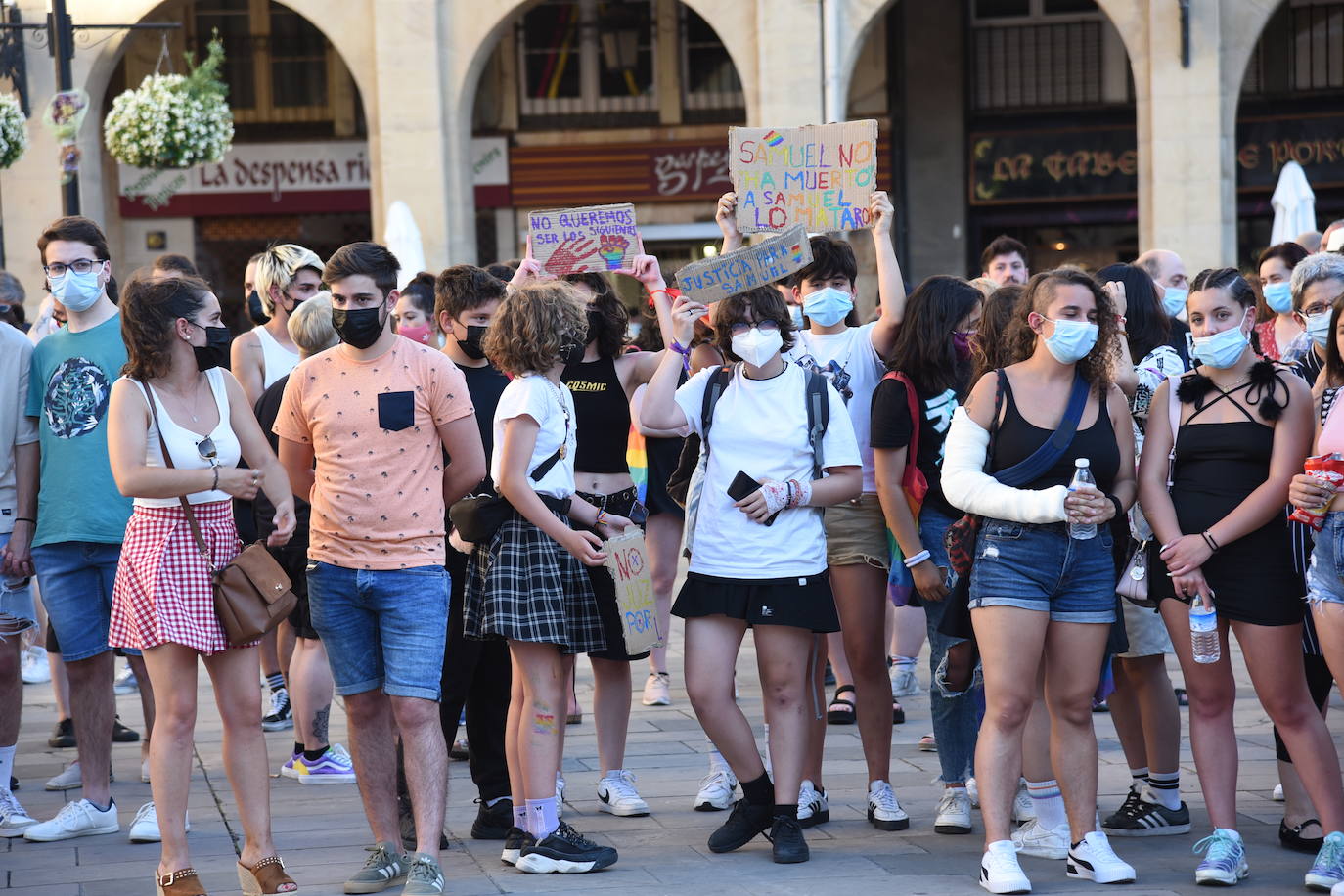 La plaza del Mercado grita ¡basta! tras la muerte a golpes de Samuel