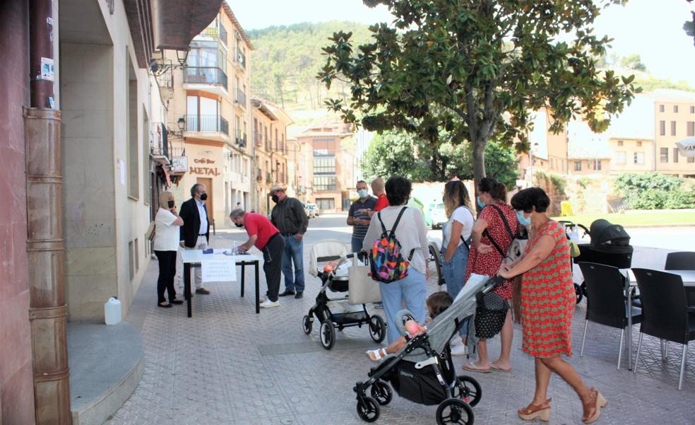 Comienza en Nájera la recogida de firmas para pedir la limpieza del tramo urbano del Najerilla