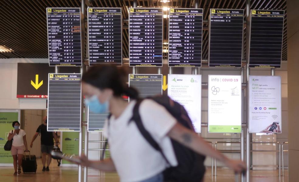 El coronavirus tiñe de rojo España en pleno verano