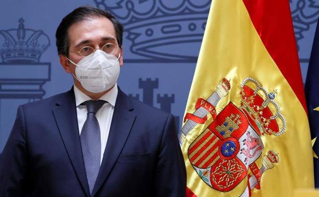 Albares tiende puentes al «gran amigo» Marruecos tras la crisis diplomática y migratoria