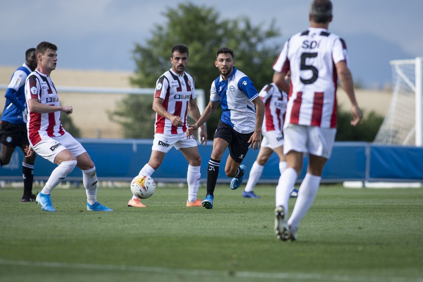 La SD Logroñés luce en su estreno con un triunfo ante el Alavés