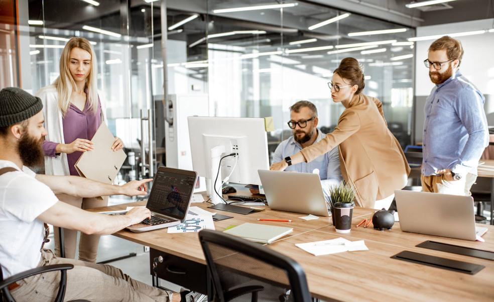 Los nuevos hábitos de trabajo agitan el mercado de oficinas en España