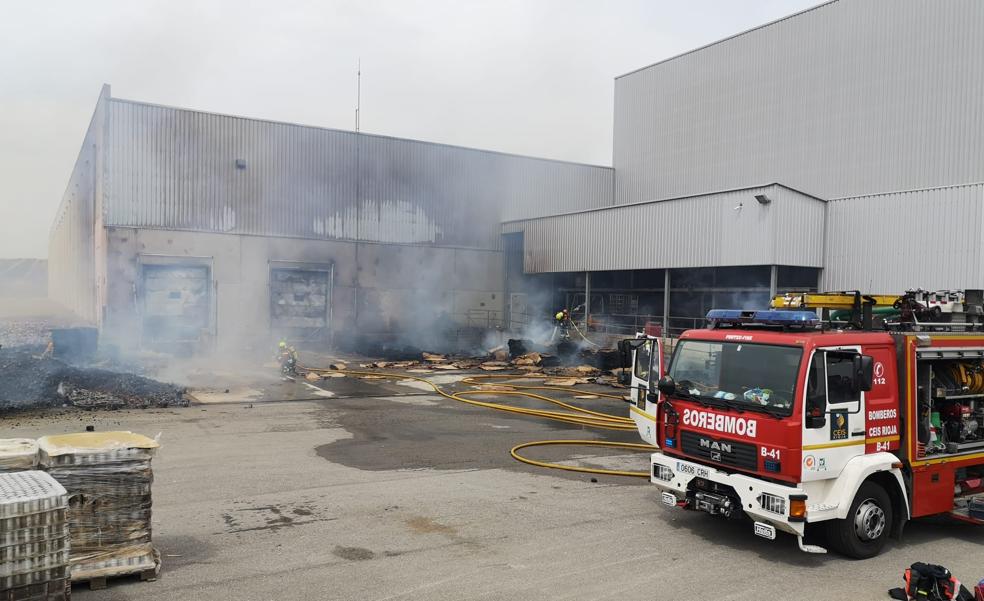 Extinguido un incendio en las inmediaciones de The Real Green Food, entre Alfaro y Rincón de Soto