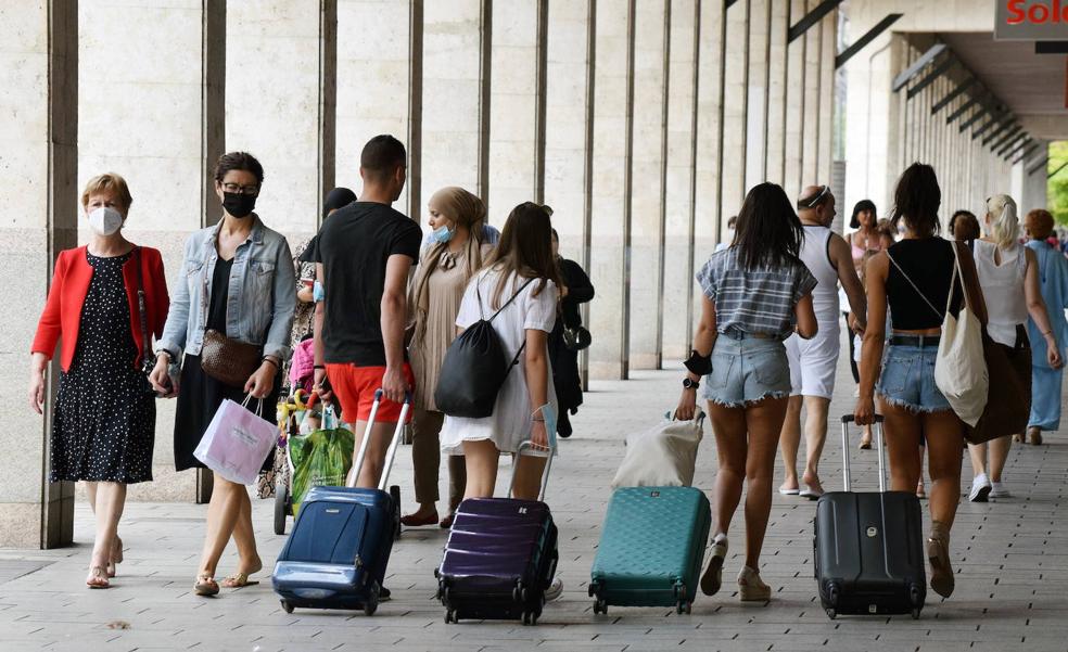 Pueblo a pueblo: Logroño vuelve a empeorar sus cifras mientras los casos en Calahorra descienden