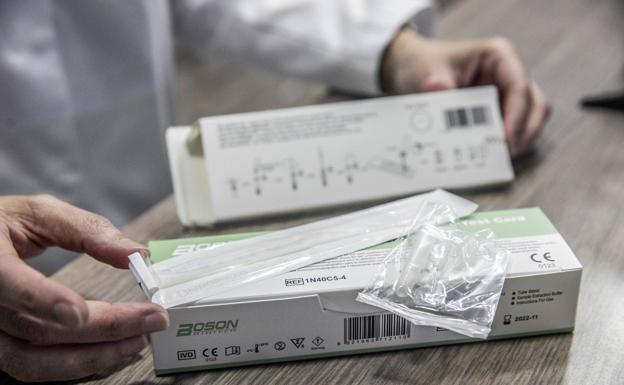 Las farmacias riojanas informarán a Salud de los resultados de los test de antígenos