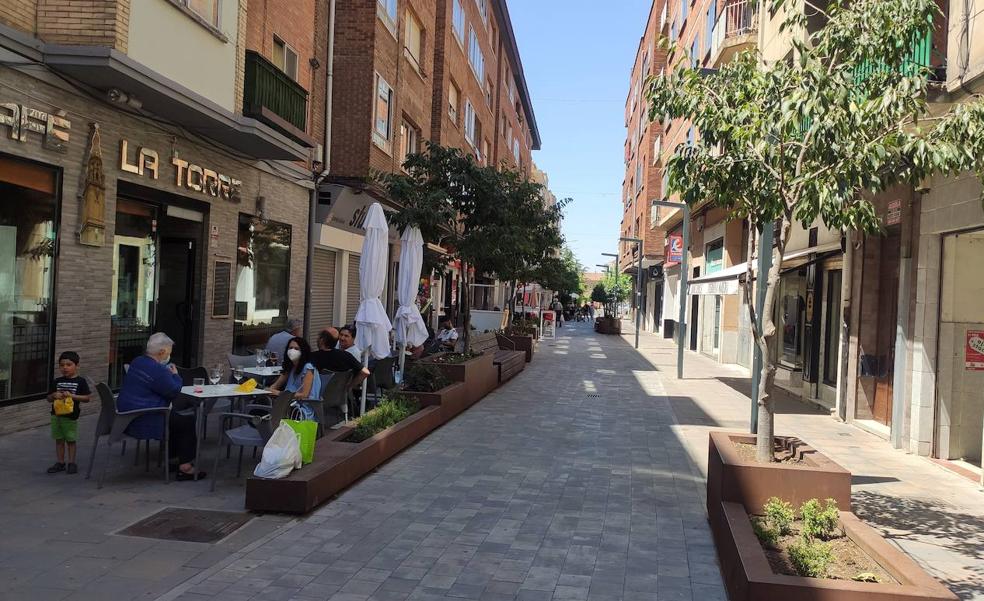 El colectivo hostelero de Santo Domingo 'Siente la calle Madrid' recuerda a Santa Marta sin celebración