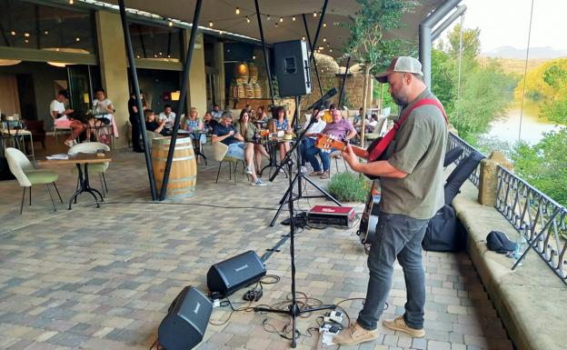 Música a la orilla del río Ebro