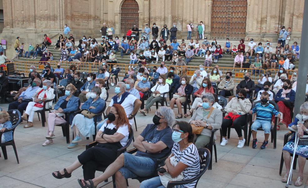 La plaza de Alfaro se reencuentra con las artes y el público