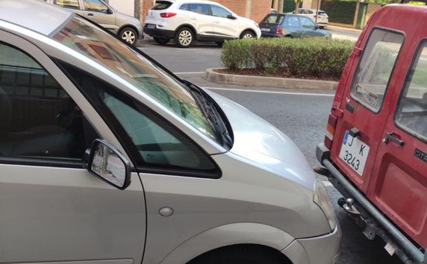 Identificada una persona por romper varios espejos retrovisores en Logroño