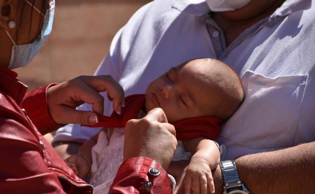 Pañuelos rojos para comenzar la fiesta en Quel