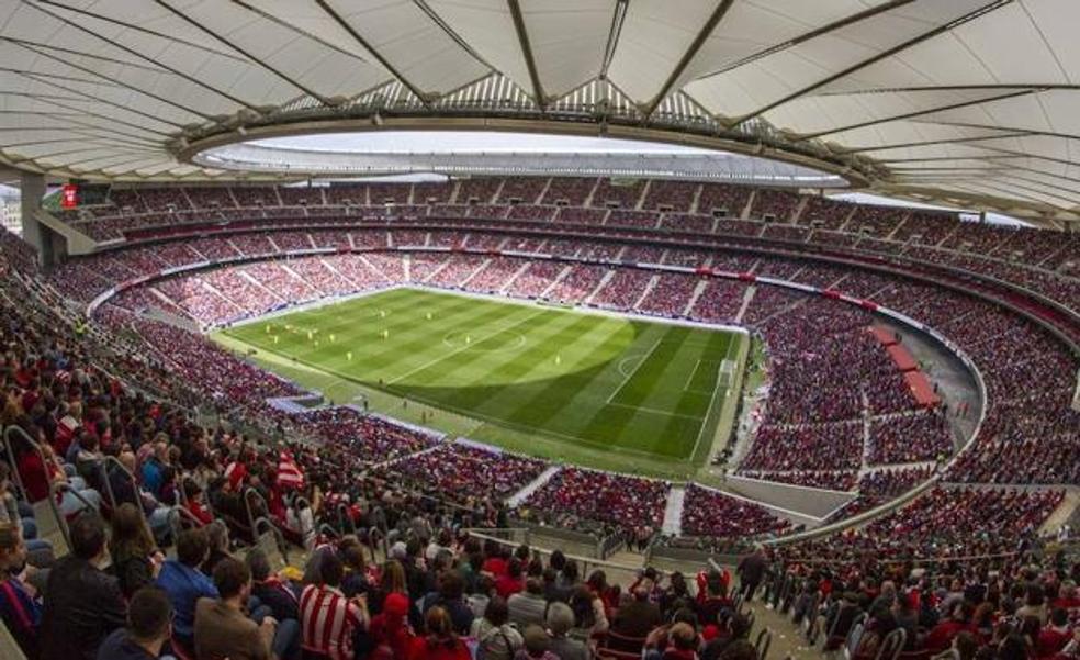 El regreso del público a los estadios llena de color el campeonato