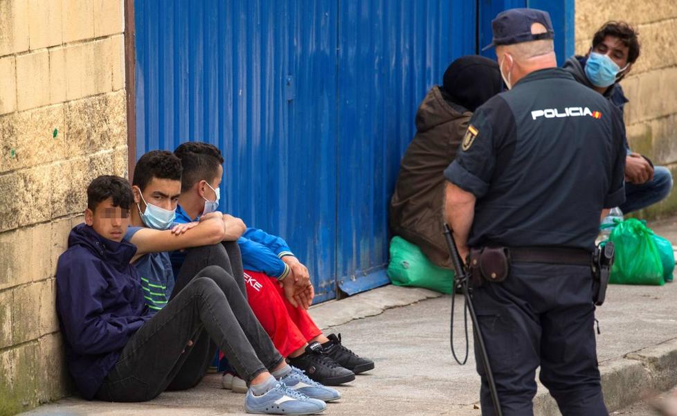 España y Marruecos pactan la devolución de 700 menores acogidos en Ceuta desde mayo