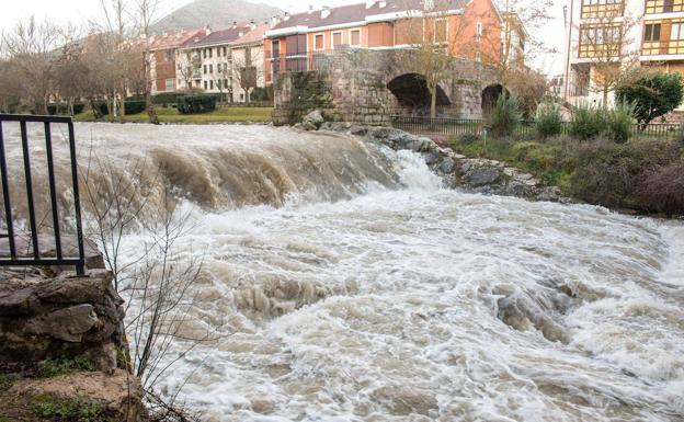 Amigos de la Tierra afirma que se han alterado «unos 500 metros lineales del río Oja en Ezcaray»