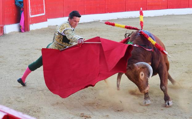 El Club Taurino de Alfaro concede a Urdiales el premio a la mejor faena y reconoce la labor de Fabio Jiménez