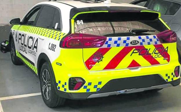 Críticas por el nuevo color de las patrullas de Tráfico de la Policía