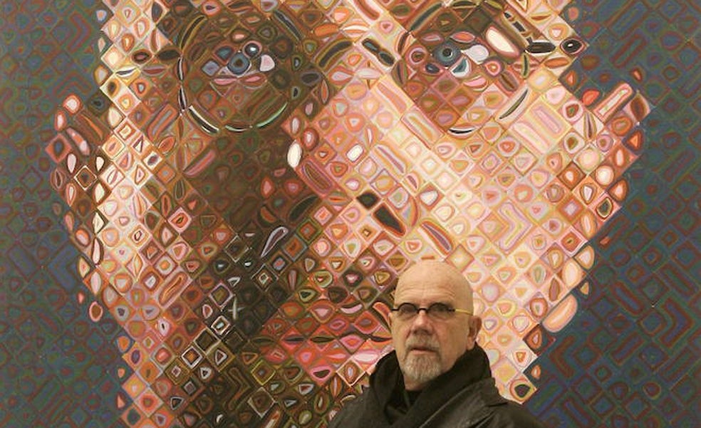 Muere Chuck Close, hiperrealista 'geógrafo' del rostro humano