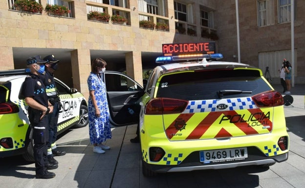 La Policía Local vuelve al amarillo fluorescente