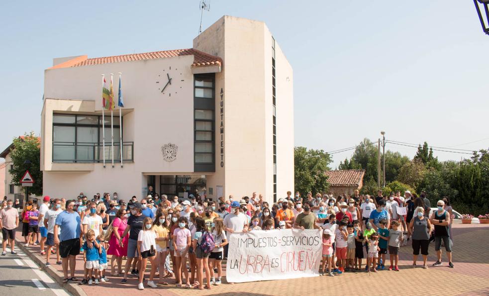 Los veraneantes de Cirueña protestan