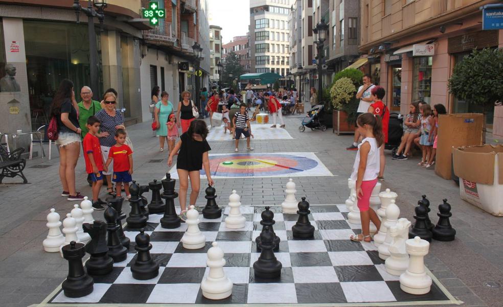 La plaza de España acoge hoy el XVII FlipArnedo dedicado a los 'Juegos del mundo'