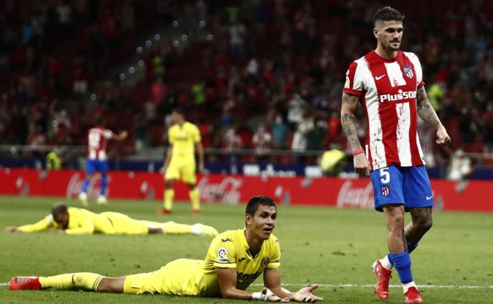 El Atlético perdona, lo paga, pero salva los muebles