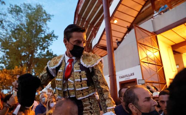 El toreo excelso de Urdiales a 'Finito' le abre la puerta grande en Colmenar Viejo