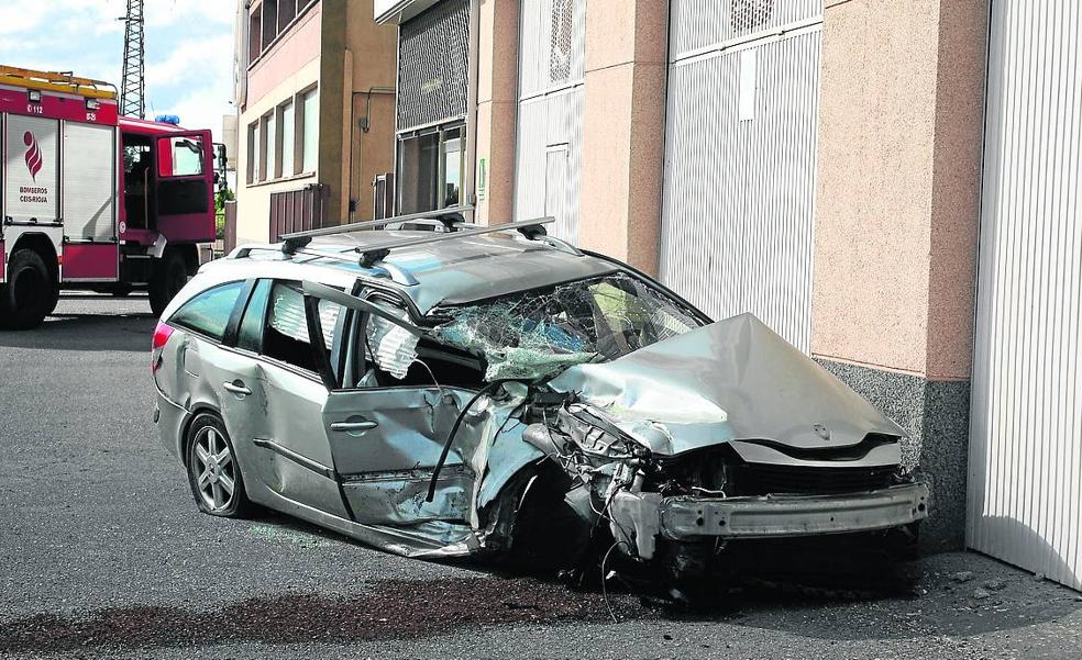 Fallece un najerino de 67 años tras un choque entre un coche y un autobús en Alesón