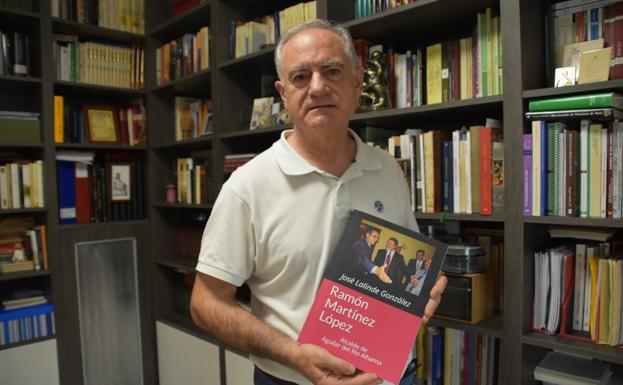 «El libro es un reconocimiento a los 24 años de Ramón como alcalde de Aguilar»