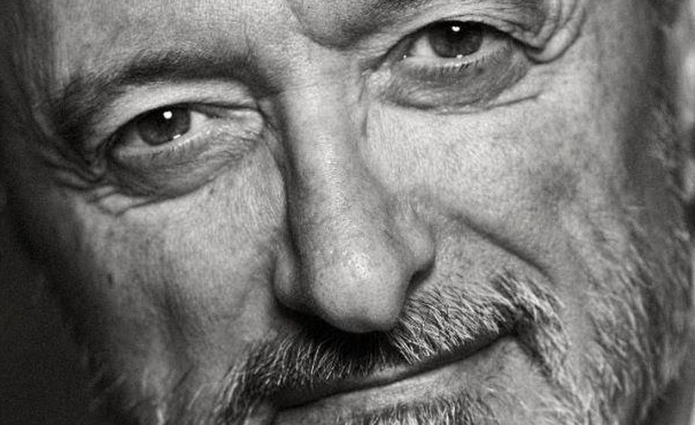 Pérez-Reverte ingresa en la Asociación de Escritores de Marina de Francia