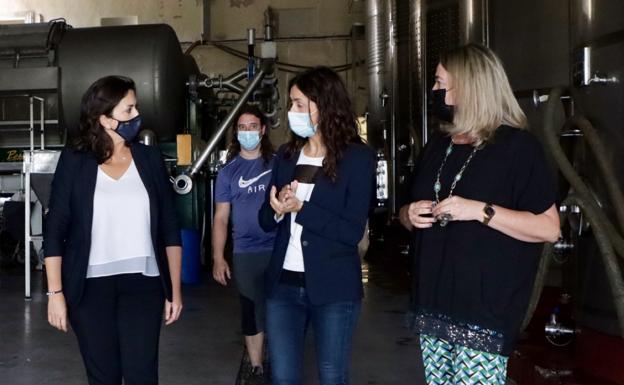 Andreu visitó ayer Bodegas Aradón