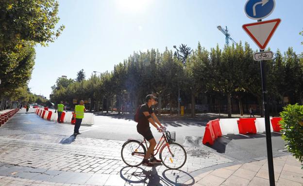 Los ciclistas y los peatones ganan espacio en el entorno del Espolón y la Glorieta