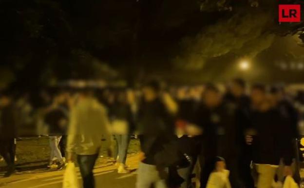 El vídeo del botellón: miles de jóvenes se citan en el parque del Ebro