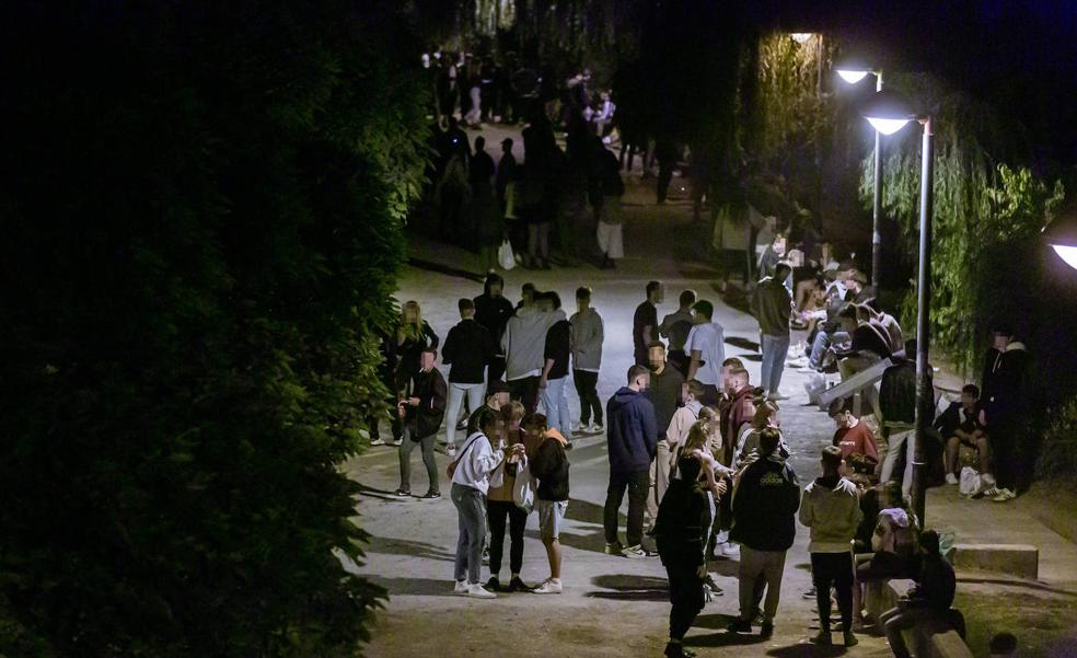 La fiesta sigue en el parque del Ebro