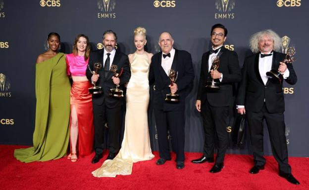 Netflix se corona en los Emmy con 'The Crown' y 'Gambito de dama'