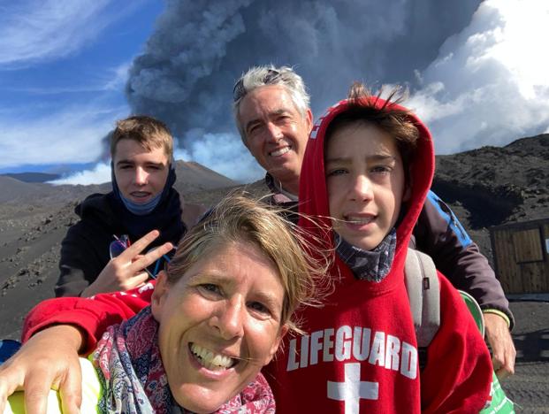 Una familia riojana en el Etna: «Lo que más impresiona es el ruido; sentir que el volcán está vivo»