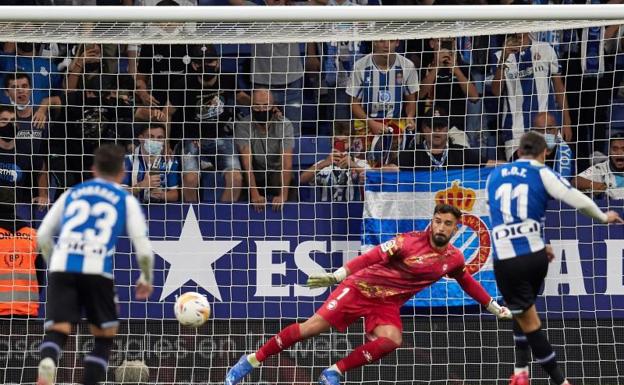 Vídeo: Un penalti marcado por De Tomás agrava la situación del Alavés