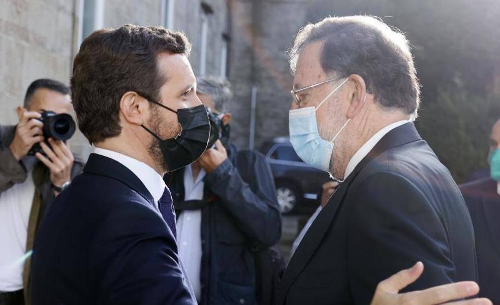 Rajoy recomienda a Casado volcarse en la economía y alejarse del «populismo» de Vox