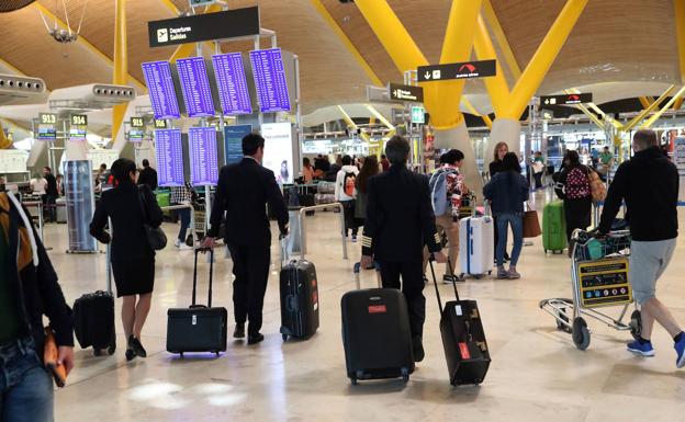 El Gobierno congela las tarifas aeroportuarias de Aena hasta 2026