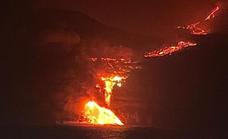 La llegada de la lava del volcán de La Palma al mar, en imágenes