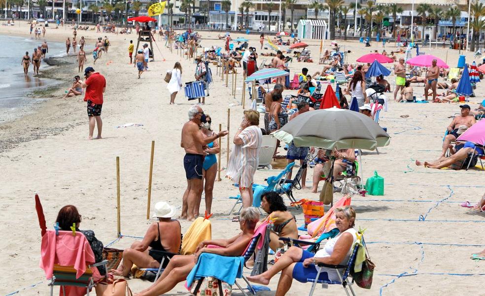 España recibió en agosto la mitad de turistas internacionales que en 2019