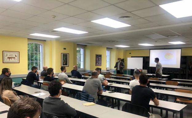 Agentes de Policía Local de La Rioja participan en un curso de estrategia verbal para intervenciones