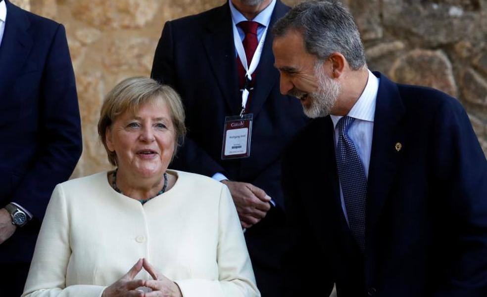 Felipe VI entrega a Angela Merkel el Premio Europeo Carlos V