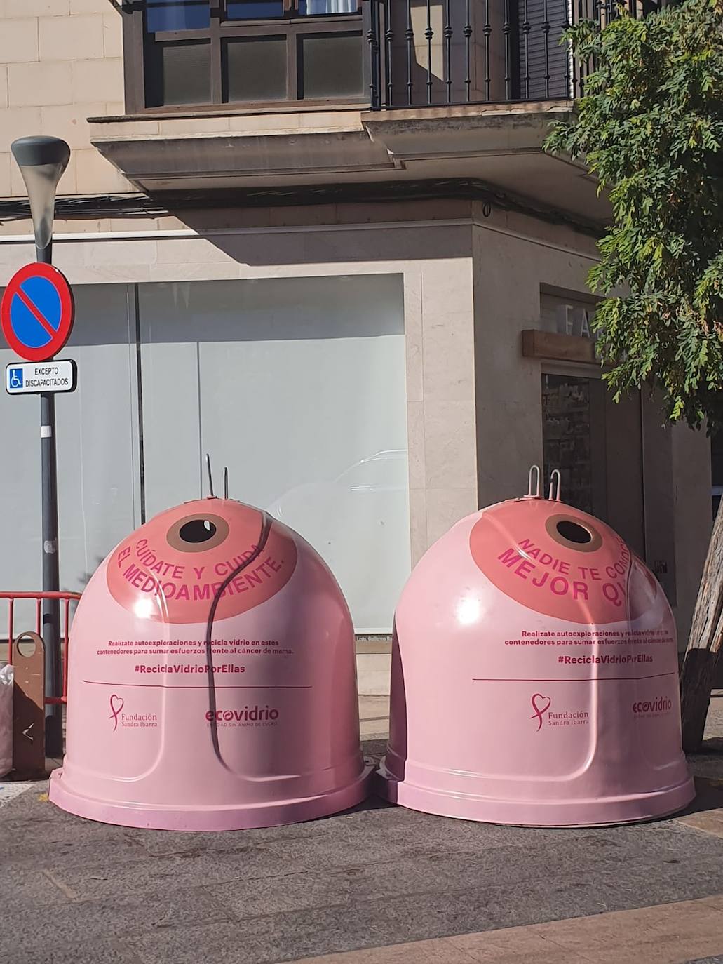 Calahorra recicla vidrio para la lucha contra el cáncer de mama