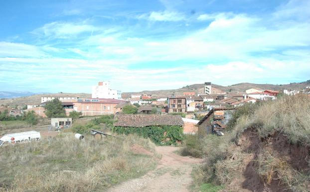 El incendio en una finca afecta al sumistro eléctrico de Camprovín y Arenzana de Abajo