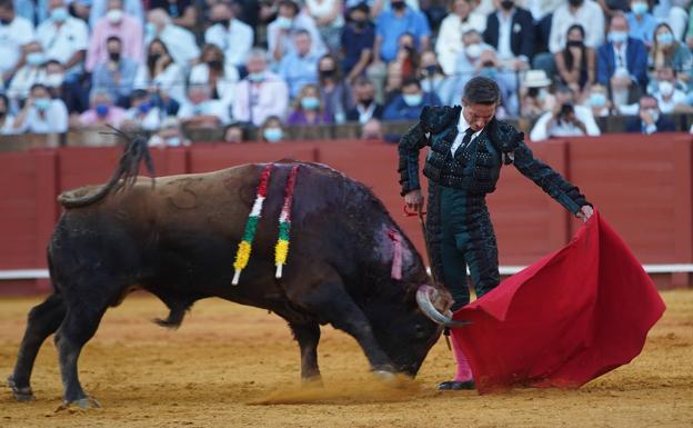 Urdiales abrocha su gran temporada con tres orejas en Arenas de San Pedro