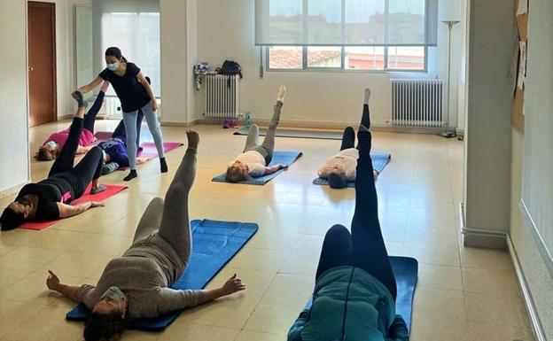 Mujeres de Lardero recupera los cursos, talleres y charlas tras año y medio de parón